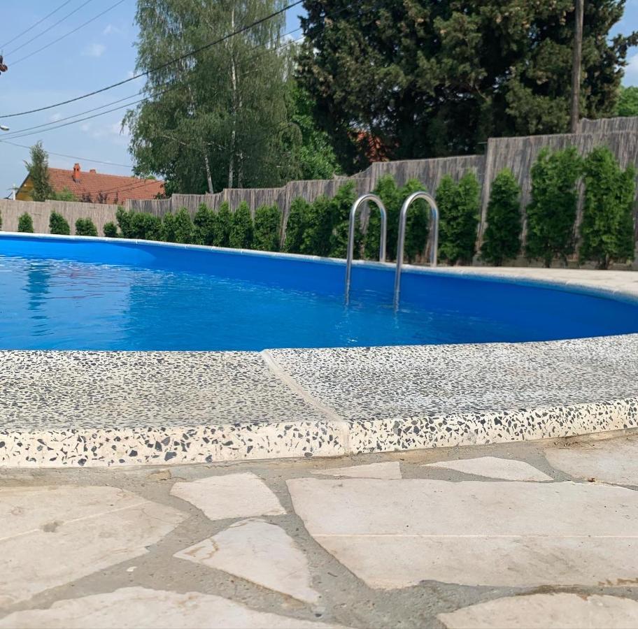 Mika'S Poolhouse Villa Beograd Ngoại thất bức ảnh