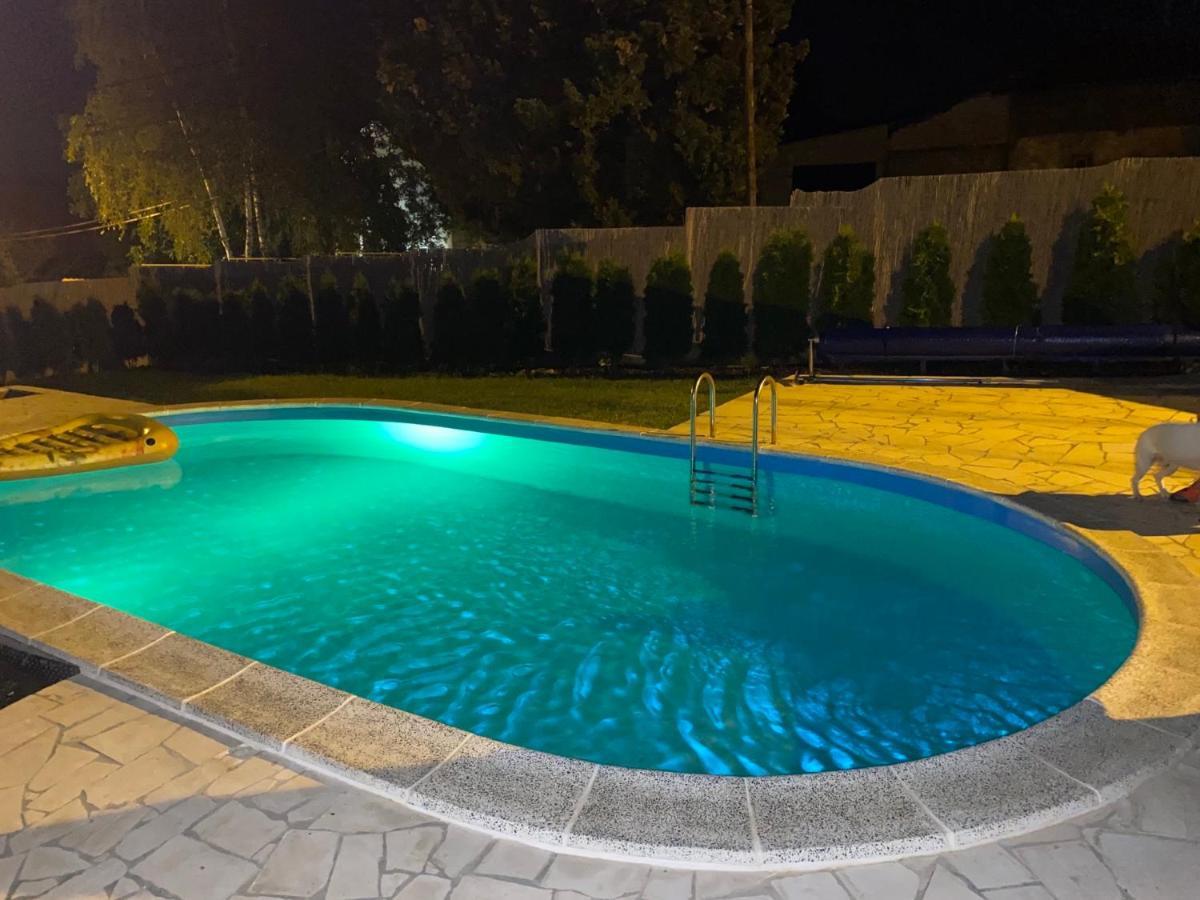 Mika'S Poolhouse Villa Beograd Ngoại thất bức ảnh