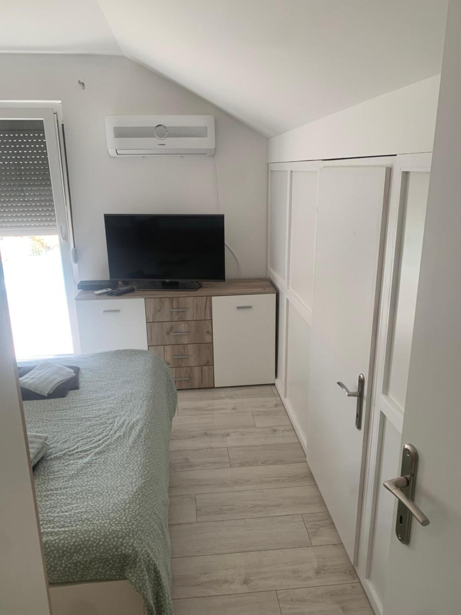 Mika'S Poolhouse Villa Beograd Ngoại thất bức ảnh